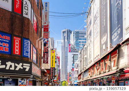 東京・新宿駅西口 繁華街 東京・新宿駅西口 繁華街 139057329