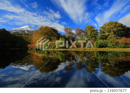 紅葉の始まった鳥海山 紅葉の始まった鳥海山 139057677