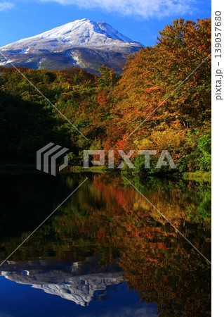紅葉の始まった鳥海山 紅葉の始まった鳥海山 139057680