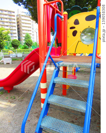 児童公園の遊具の風景 139058308