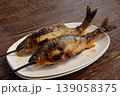 焼いた鮎の塩焼き 139058375