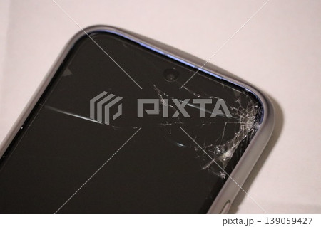 落としたスマートフォン 落としたスマートフォン 139059427