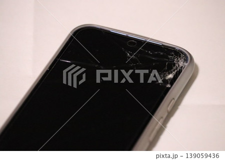 落下したスマホ 落下したスマホ 139059436