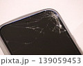 割れたスマホ 139059453