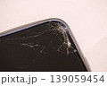 割れたスマホ 139059454