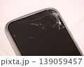 割れたスマホ 139059457