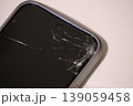 割れたスマホ 139059458