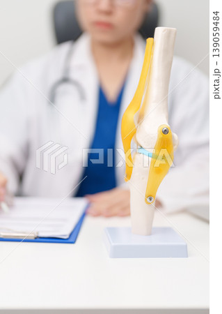 Doctor with Human Knee joint anatomy model. Osteoarthritis, Patellofemoral Pain Syndrome, Patellar Tendinitis, ACL, Anterior Cruciate Ligament, PCL, Posterior, MCL, Medial Collateral, LCL and Lateral Doctor with Human Knee joint anatomy model. Osteoarthritis, Patellofemoral Pain Syndrome, Patellar Tendinitis, ACL, Anterior Cruciate Ligament, PCL, Posterior, MCL, Medial Collateral, LCL and Lateral 139059484