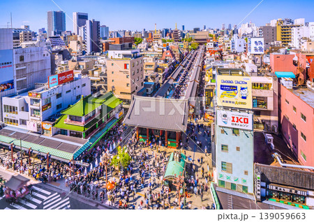 日本の東京都市景観白鷺の舞の行列が続く…外国人観光客らで賑わう浅草寺。華やかな気分に=4月12日 日本の東京都市景観白鷺の舞の行列が続く…外国人観光客らで賑わう浅草寺。華やかな気分に=4月12日 139059663