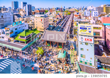 日本の東京都市景観白鷺の舞の行列が続く…。人力車…外国人観光客らで賑わう浅草寺。華やかな気分に=4月 日本の東京都市景観白鷺の舞の行列が続く…。人力車…外国人観光客らで賑わう浅草寺。華やかな気分に=4月 139059785