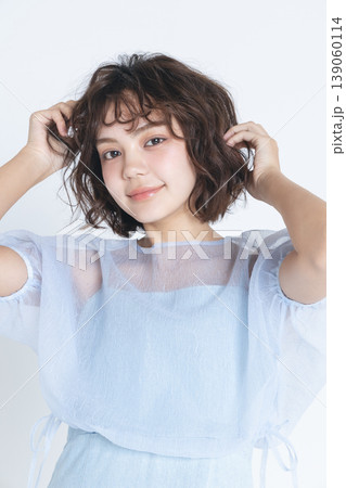 ビューティーイメージ 若い女性のポートレート 139060114