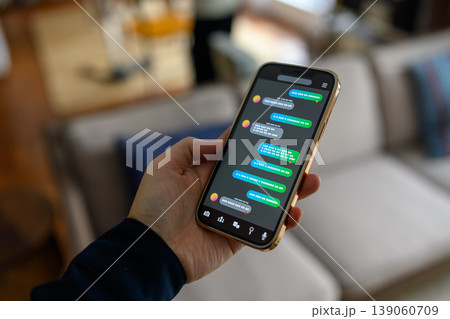 スマートフォンでメッセージを確認 スマートフォンでメッセージを確認 139060709