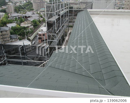 マンション大規模修繕足場工事、居住者から見た大規模修繕足場工事、安全第一、強風時は危険 139062006