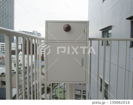 マンション大規模修繕足場工事、居住者から見た大規模修繕足場工事、安全第一、強風時は危険 139062018