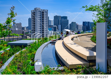 東京都 高輪ゲートウェイシティ モン高輪/MoN Takanawa 6F 足湯テラス 東京都 高輪ゲートウェイシティ モン高輪/MoN Takanawa 6F 足湯テラス 139062207
