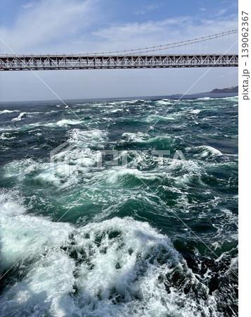 鳴門海峡の渦潮 139062367
