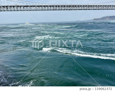 鳴門海峡の渦潮 139062372