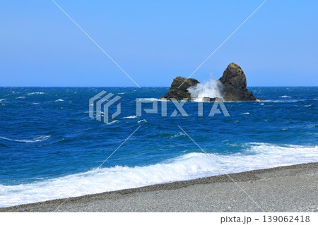 親不知海岸 投げ岩・鬼蹴り岩 親不知海岸 投げ岩・鬼蹴り岩 139062418