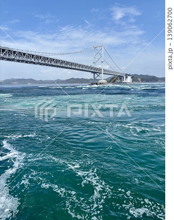 鳴門海峡の渦潮 鳴門海峡の渦潮 139062700