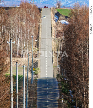 早春の北海道旭川市にある新ジェットコースターの道 早春の北海道旭川市にある新ジェットコースターの道 139062770
