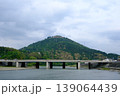 大洲市肱川にかかる橋と遠くに見える冨士山 139064439