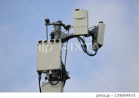 携帯電話の基地局のアンテナ部(5G Sub6・ミリ波あり) 携帯電話の基地局のアンテナ部(5G Sub6・ミリ波あり) 139064635