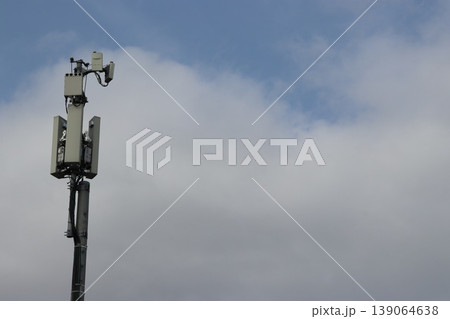 携帯電話の基地局（5G Sub6・ミリ波あり）（左寄せ） 139064638