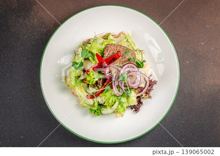 Salad with beef and vegetables top view plate Salad with beef and vegetables top view plate 139065002