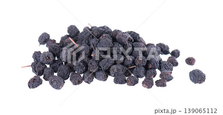 Dried aronia berries isolated on white background. Dry black chokeberry. Clipping path. 139065112