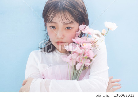 若い女性のポートレート 139065913