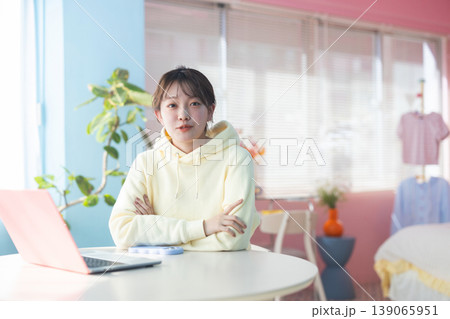 若い女性 139065951