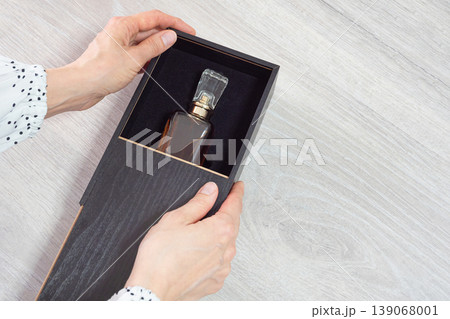 Arabic fragrance presented in a wooden gift box. Arabic fragrance presented in a wooden gift box. 139068001