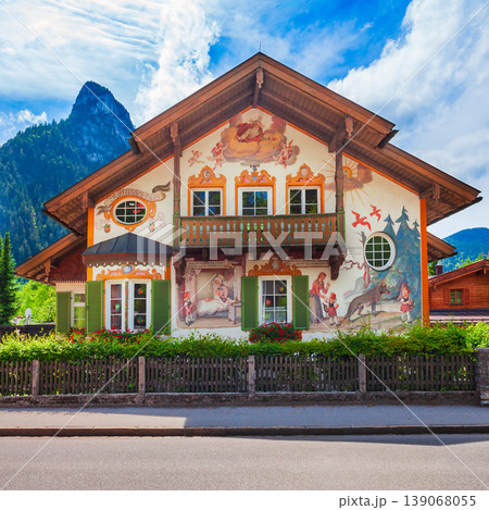 Rotkappchenhaus with luftlmalerei painting in Oberammergau 139068055