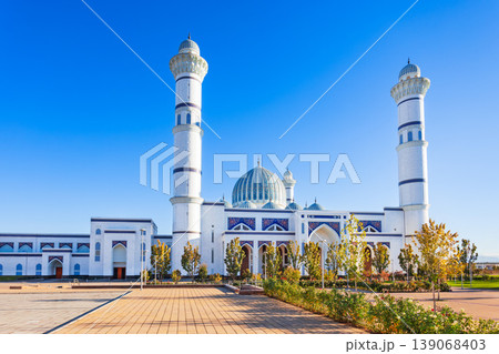 Central Cathedral Mosque of Dushanbe city aerial view 139068403