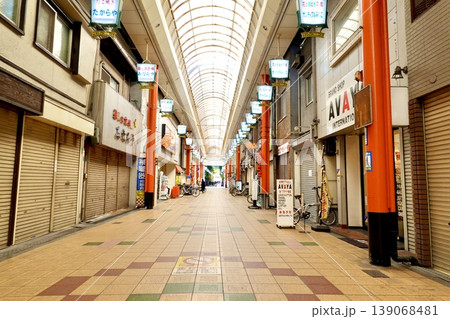 サンティフルみくに商店街のアーケードの風景　大阪市淀川区 139068481