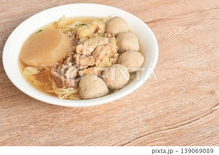 boiled meatball and braised beef meat tendon with bean sprout in clear soup on bowl 139069089