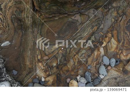 Liesegang rings pattern in natural stone formation on the coast texture Liesegang rings pattern in natural stone formation on the coast texture 139069471