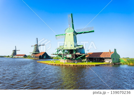 Windmills and traditional houses in Zaanse Schans, Netherlands Windmills and traditional houses in Zaanse Schans, Netherlands 139070236