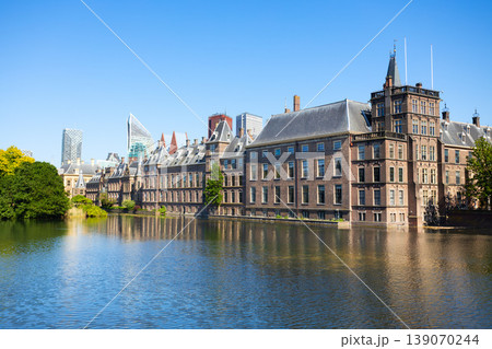 Binnenhof and Hofvijver lake in Hague, Netherlands 139070244