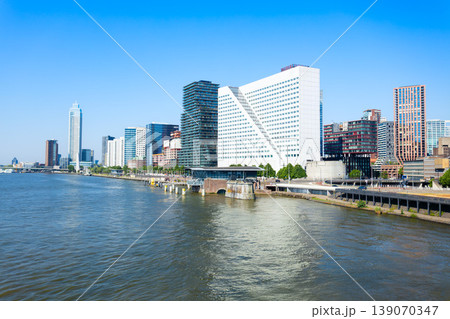 Panoramic view of the city skyline and skyscrapers in Rotterdam 139070347