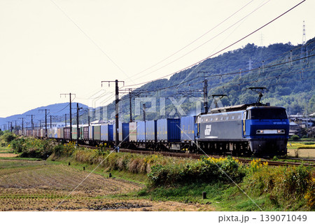 2007年　山陽本線を走るEF200-19コンテナ貨物列車　 139071049