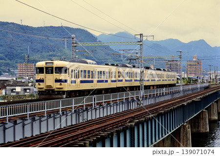2007年 山陽本線を走る115系普通電車4両 2007年 山陽本線を走る115系普通電車4両 139071074
