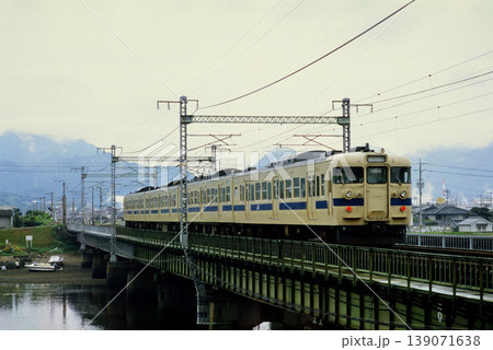 2007年　山陽本線を走る115系普通電車4両 139071638