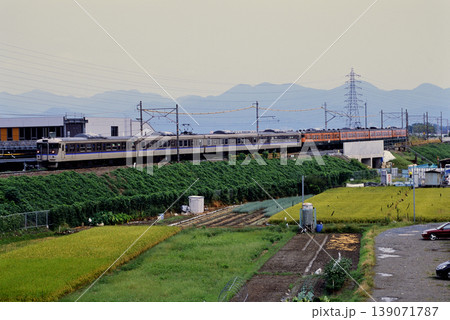 2007年 築堤を走る113系回送電車8両 2007年 築堤を走る113系回送電車8両 139071787