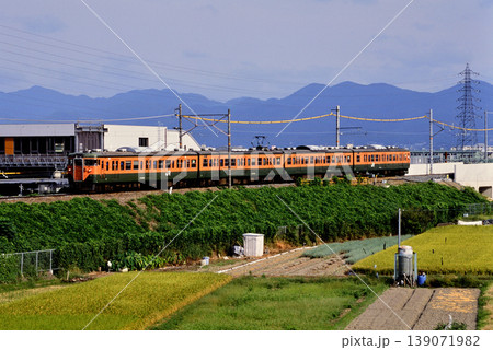 2007年 築堤を走る113系回送電車4両 2007年 築堤を走る113系回送電車4両 139071982