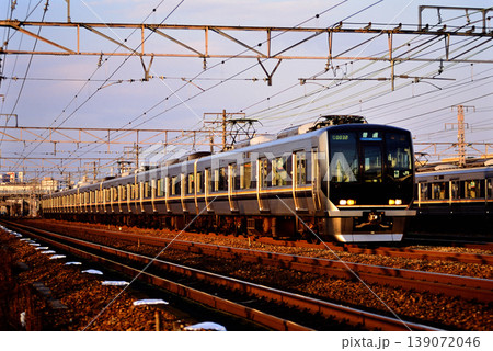 2007年 東海道線を走る321系普通電車7両 2007年 東海道線を走る321系普通電車7両 139072046