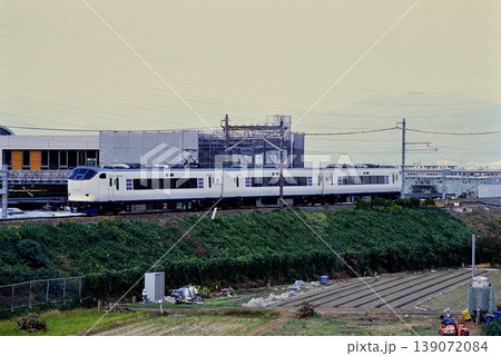 2007年　築堤を走る281系回送電車3両 139072084