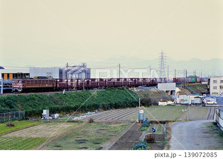 2007年 築堤を走るEF812コンテナ貨物列車 2007年 築堤を走るEF812コンテナ貨物列車 139072085