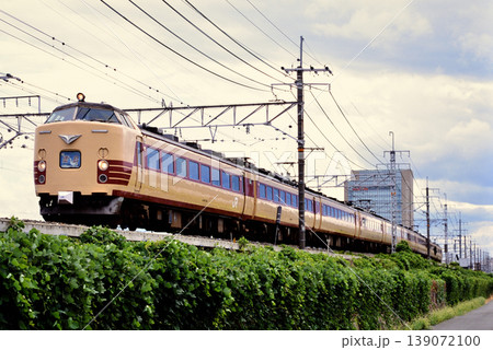 2007年　東海道線を走る485系L特急雷鳥9両 139072100