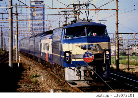 2007年 東海道線を走るEF6647ブルートレインなは・あかつき 2007年 東海道線を走るEF6647ブルートレインなは・あかつき 139072101